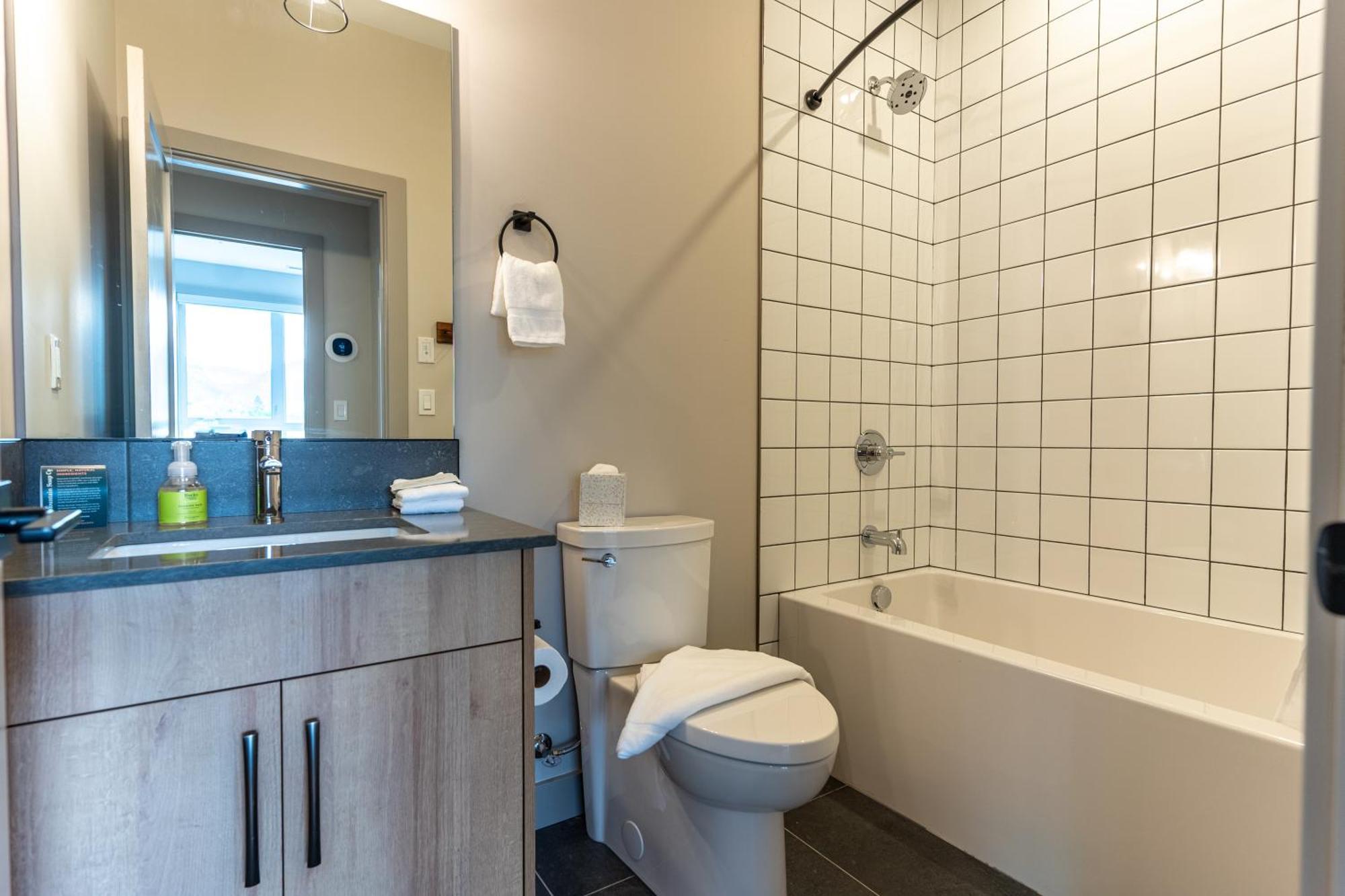Basecamp Suites Revelstoke Bilik gambar